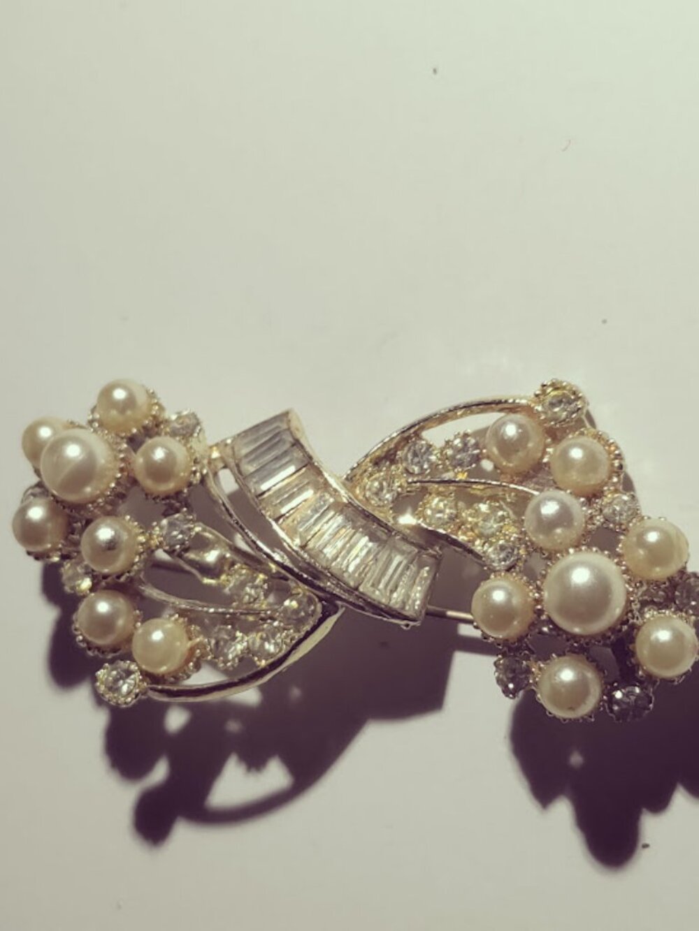 Faux Pearl Rhinestone Bow Brooch Pin